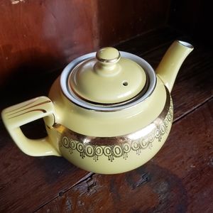 EVC Hall 4 Cup Yellow Teapot